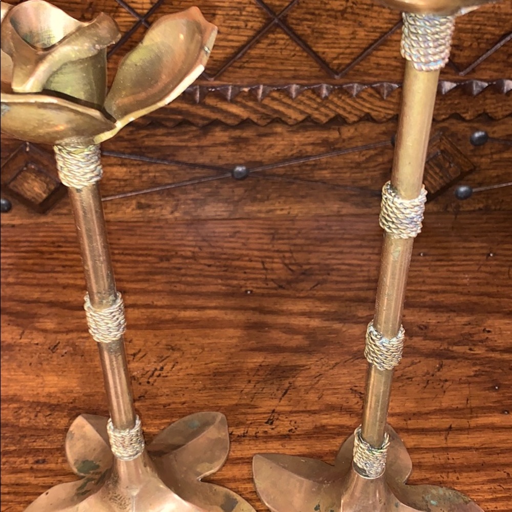 Vintage brass flower candle holders - Picture 5 of 11